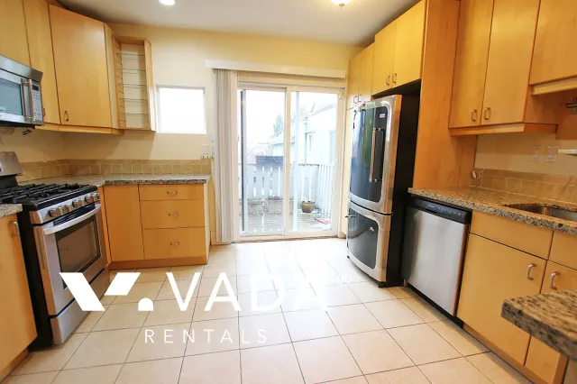 Willingdon Heights - 4 Bedroom House (Upper Level) For Rent in Burnaby at 3904A Pender Street, Burnaby, BC