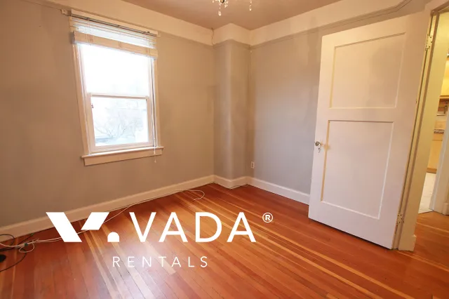 Willingdon Heights - 4 Bedroom House (Upper Level) For Rent in Burnaby at 3904A Pender Street, Burnaby, BC