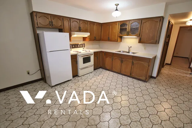 Willingdon Heights - 1 Bedroom Garden Suite For Rent in Burnaby at 4322B Frances Street, Burnaby, BC