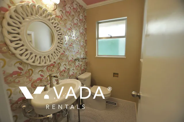 Delbrook - 4 Bedroom House For Rent in North Vancouver at 498 Montroyal Place, North Vancouver, BC