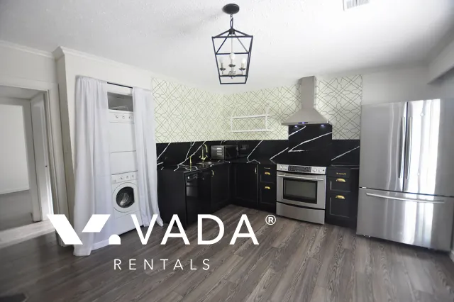 Delbrook - 4 Bedroom House For Rent in North Vancouver at 498 Montroyal Place, North Vancouver, BC