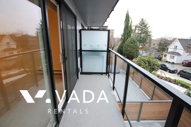 Cedarhill Manor in Uptown - 1 Bedroom Apartment For Rent in New Westminster at 210 - 215 Mowat Street, New Westminster, BC