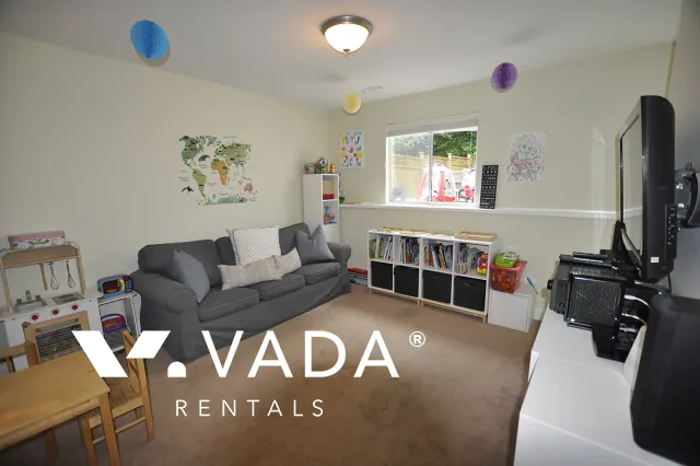 Parkgate - 4 Bedroom House For Rent in North Vancouver at 3450 Manning Place, North Vancouver, BC