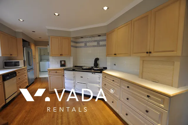 British Properties - 5 Bedroom House For Rent in West Vancouver at 1084 Eyremount Drive, West Vancouver, BC