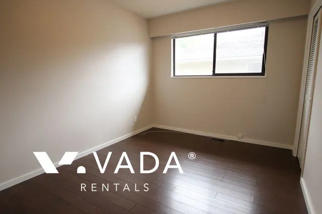 Sperling Duthie - 6 Bedroom Duplex For Rent in Burnaby at 530 Grove Avenue, Burnaby, BC