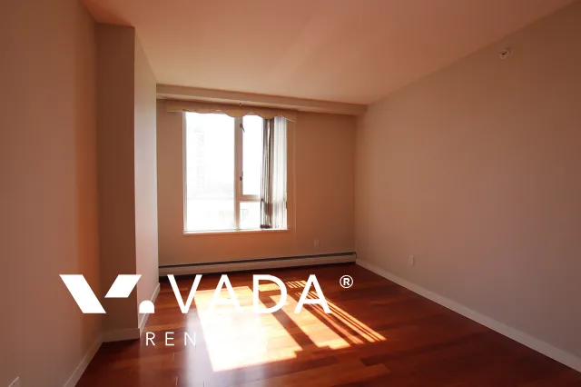 Peninsula in Yaletown - 2 Bedroom Apartment For Rent in Vancouver at 1201 Marinaside Crescent, Vancouver, BC