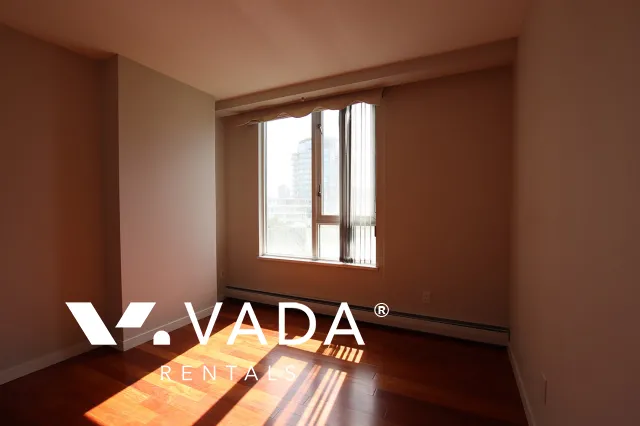 Peninsula in Yaletown - 2 Bedroom Apartment For Rent in Vancouver at 1201 Marinaside Crescent, Vancouver, BC