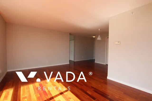 Peninsula in Yaletown - 2 Bedroom Apartment For Rent in Vancouver at 1201 Marinaside Crescent, Vancouver, BC