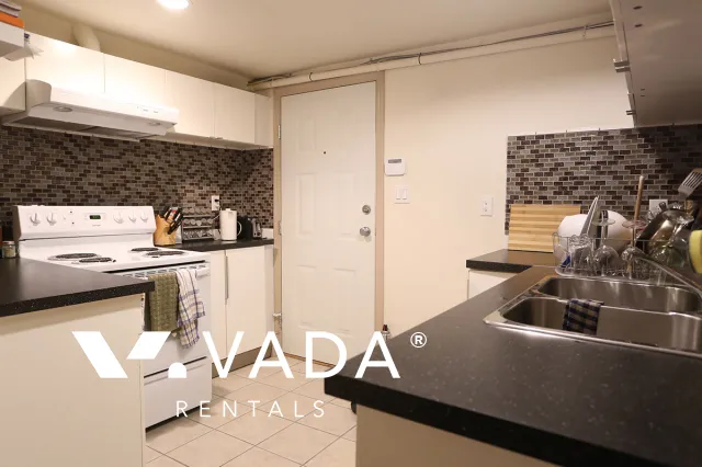 Kerrisdale - 2 Bedroom Garden Suite For Rent in Vancouver at 2716 West 38th Avenue, Vancouver, BC