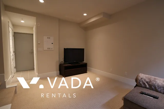 Stirling in Dunbar - 3 Bedroom Townhouse For Rent in Vancouver at 5475 Dunbar Street, Vancouver, BC