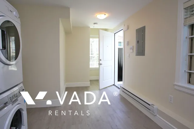 Grandview Woodland - 1 Bedroom Laneway House For Rent in Vancouver at 3222 East 5th Avenue, Vancouver, BC