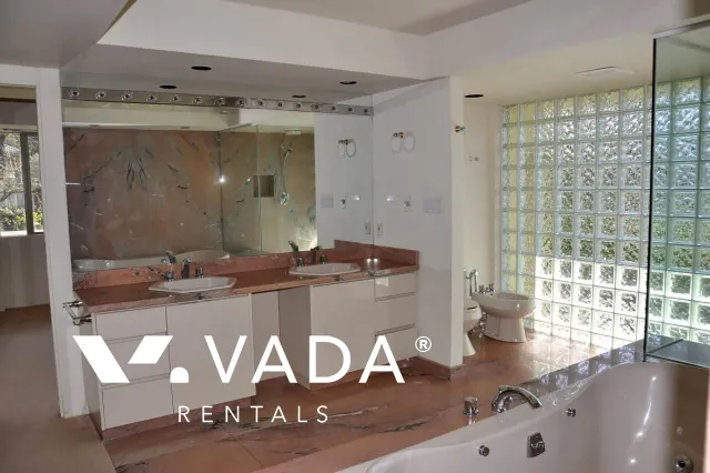 Kerrisdale - 5 Bedroom House For Rent in Vancouver at 6211 Marguerite Street, Vancouver, BC