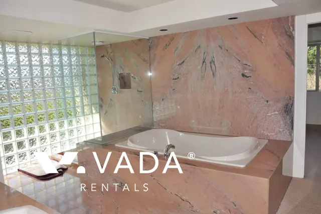 Kerrisdale - 5 Bedroom House For Rent in Vancouver at 6211 Marguerite Street, Vancouver, BC