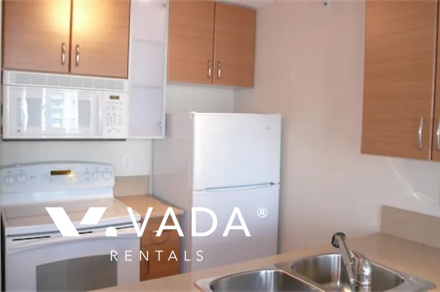 Yaletown Park in Yaletown - Studio For Rent in Vancouver at 2308 - 909 Mainland Street, Vancouver, BC