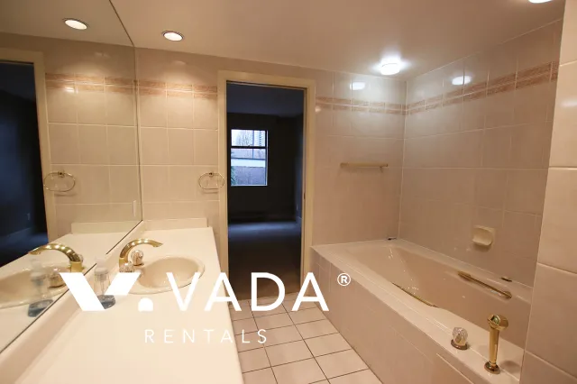 1000 Beach in False Creek North - 2 Bedroom Apartment For Rent in Vancouver at 402 - 1010 Beach Avenue, Vancouver, BC