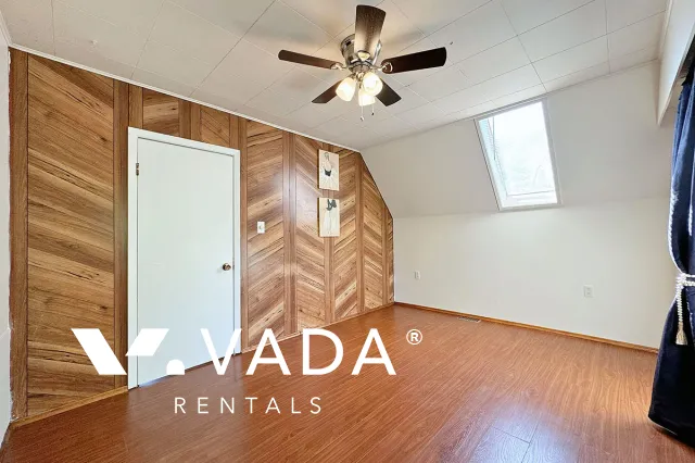 Grandview - 2 Bedroom House (Upper Level) For Rent in Vancouver at 1336B East 11th Avenue, Vancouver, BC