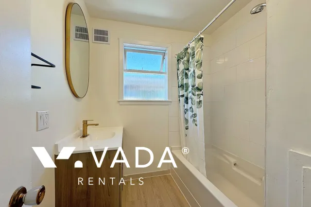 Grandview - 2 Bedroom House (Upper Level) For Rent in Vancouver at 1336B East 11th Avenue, Vancouver, BC