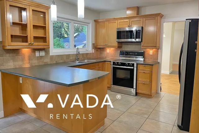 Sentinel Hill - 5 Bedroom House For Rent in West Vancouver at 390 Macbeth Cresent, West Vancouver, BC