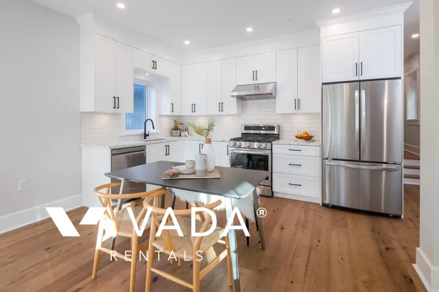 Commercial Drive - 3 Bedroom Duplex For Rent in Vancouver at 1634 East 4th Avenue, Vancouver, BC