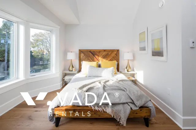 Commercial Drive - 3 Bedroom Duplex For Rent in Vancouver at 1634 East 4th Avenue, Vancouver, BC