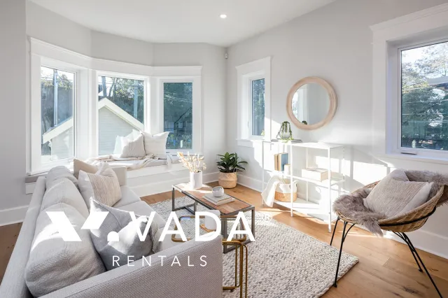 Commercial Drive - 3 Bedroom Duplex For Rent in Vancouver at 1634 East 4th Avenue, Vancouver, BC
