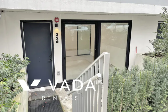 E15 Just off Main in Mount Pleasant East - 1 Bedroom Townhouse For Rent in Vancouver at 324 - 322 East 15th Avenue, Vancouver, BC, V5T 0K5