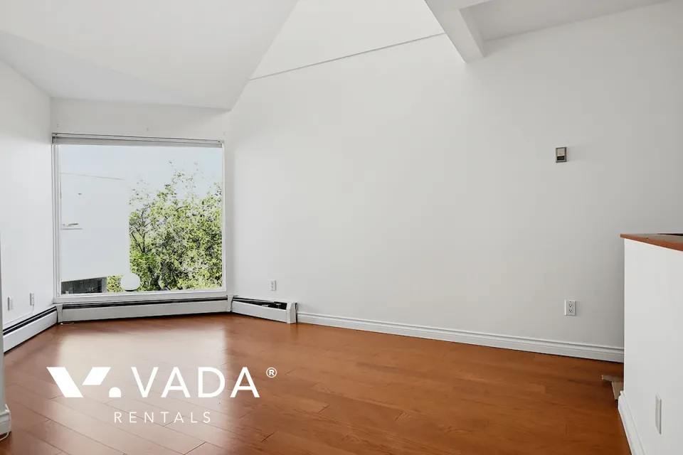 Laurel Court in Fairview - 1 Bedroom Townhouse For Rent in Vancouver at 8 - 870 West 7th Avenue, Vancouver, BC, V5Z 4C1