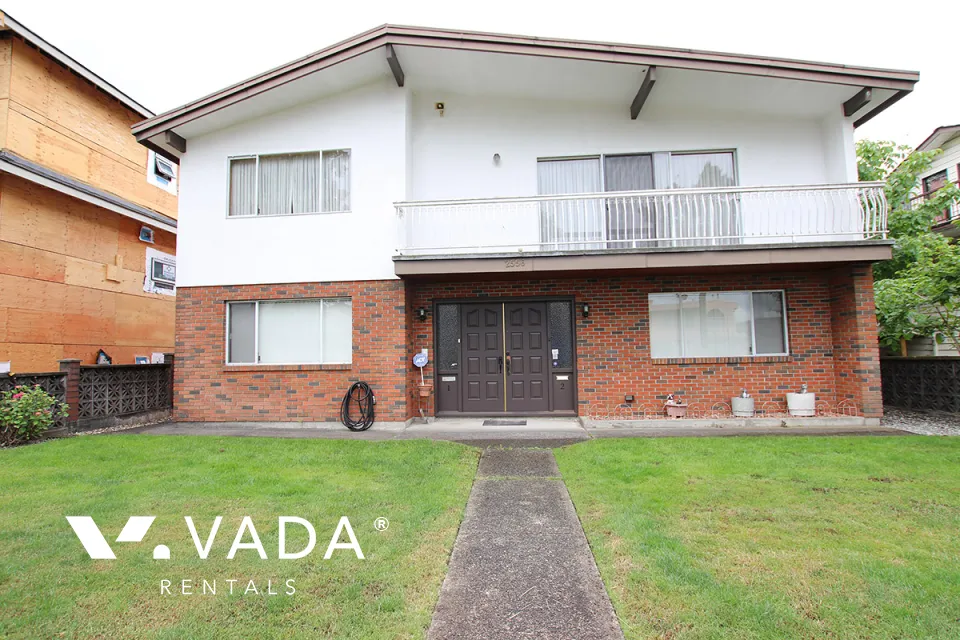 Renfrew Collingwood - 3 Bedroom Duplex For Rent in Vancouver at 2556 East 25th Avenue, Vancouver, BC