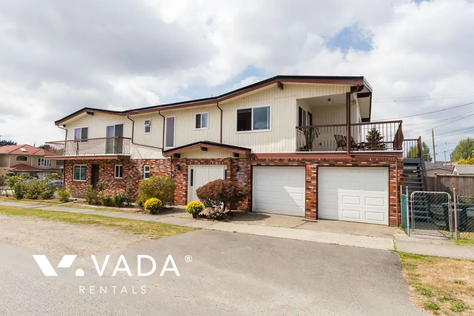 Willingdon Heights - 3 Bedroom House (Upper Level) For Rent in Burnaby at 810A Rosser Avenue, Burnaby, BC