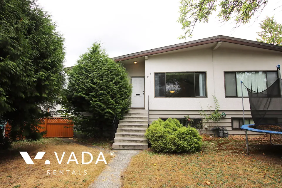 Sperling Duthie - 6 Bedroom Duplex For Rent in Burnaby at 530 Grove Avenue, Burnaby, BC
