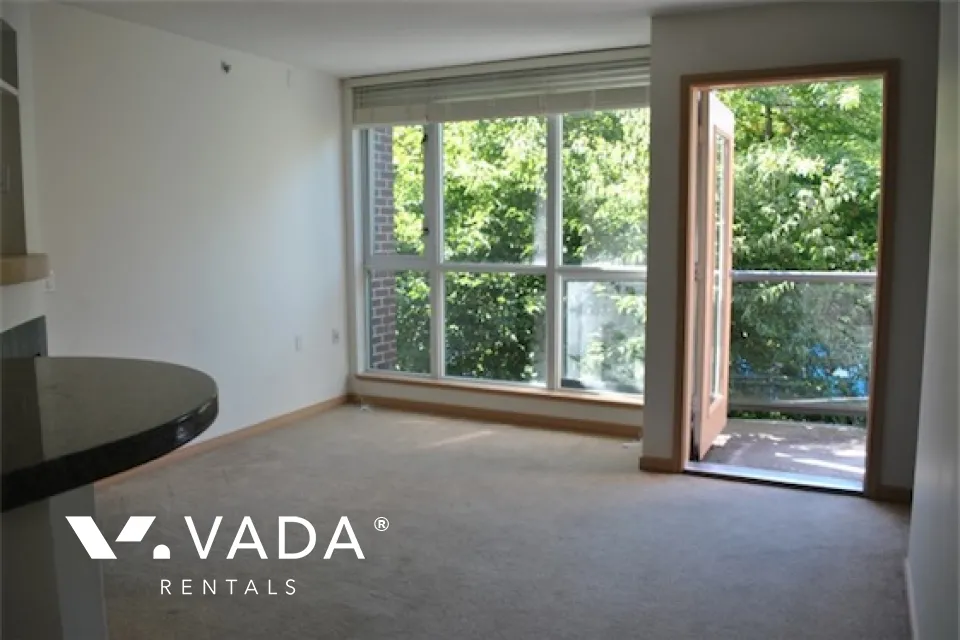Canadian in Downtown - 2 Bedroom Townhouse For Rent in Vancouver at 889 Helmcken Street, Vancouver, BC
