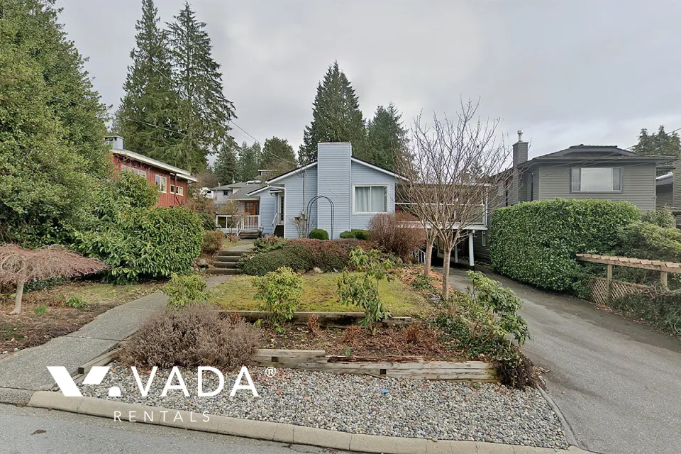 Upper Lonsdale - 3 Bedroom House For Rent in North Vancouver at 3880 Saint Georges Avenue North, North Vancouver, BC