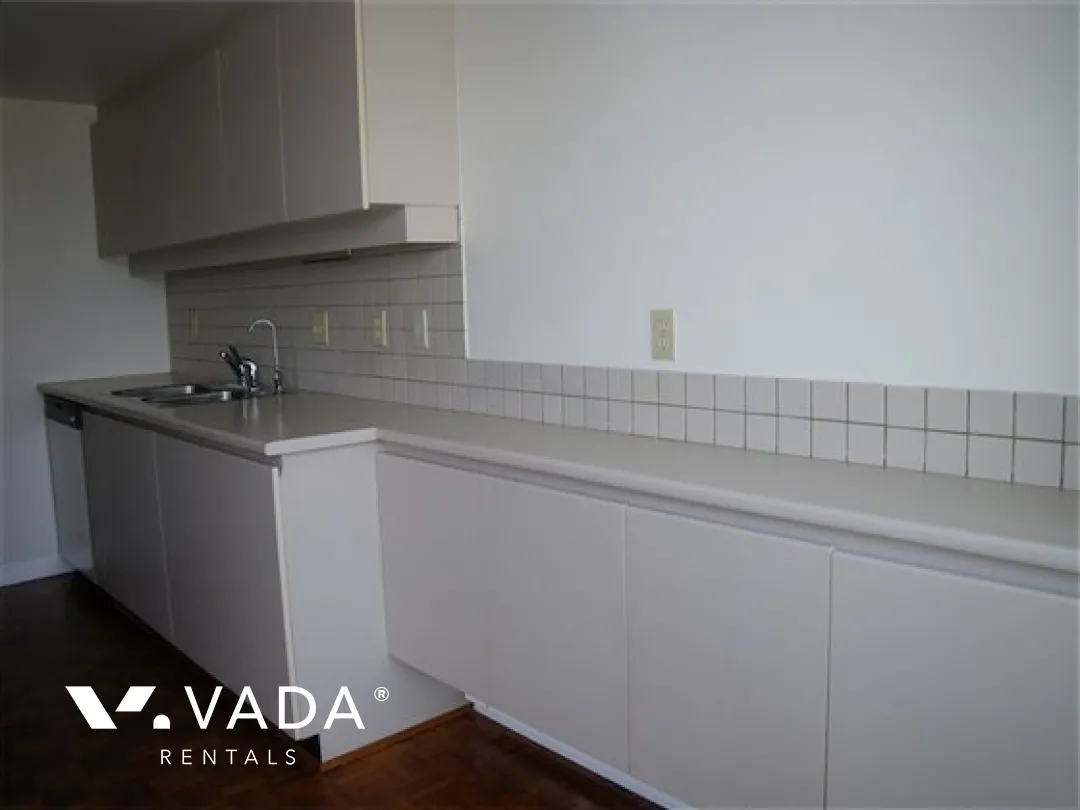Emerald West in Downtown - 3 Bedroom Apartment For Rent in Vancouver at 2601 - 717 Jervis Street, Vancouver, BC
