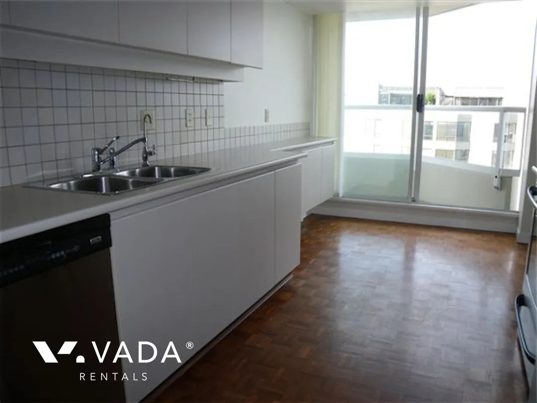 Emerald West in Downtown - 3 Bedroom Apartment For Rent in Vancouver at 2601 - 717 Jervis Street, Vancouver, BC