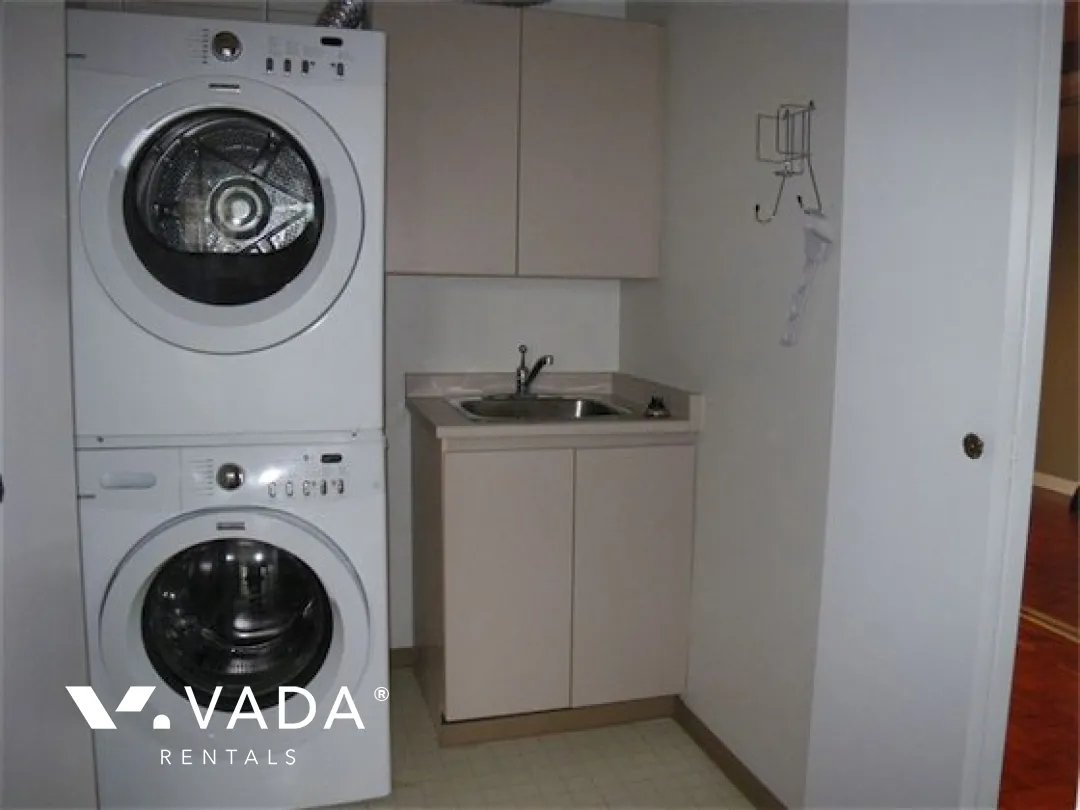 Emerald West in Downtown - 3 Bedroom Apartment For Rent in Vancouver at 2601 - 717 Jervis Street, Vancouver, BC