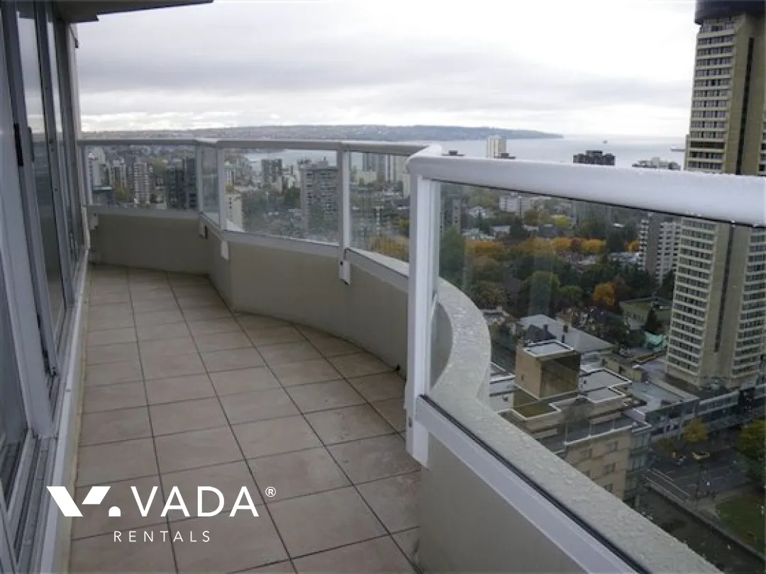Emerald West in Downtown - 3 Bedroom Apartment For Rent in Vancouver at 2601 - 717 Jervis Street, Vancouver, BC
