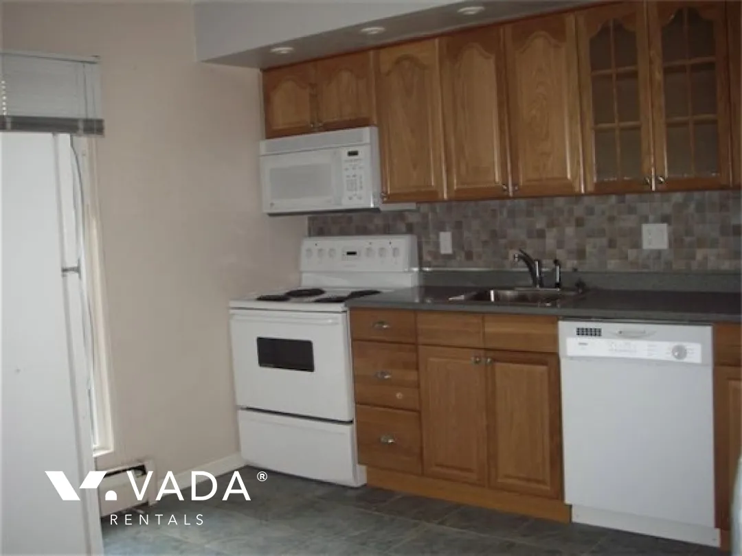 Laurel Court in Fairview - 1 Bedroom Townhouse For Rent in Vancouver at 37 - 870 West 7th Avenue, Vancouver, BC