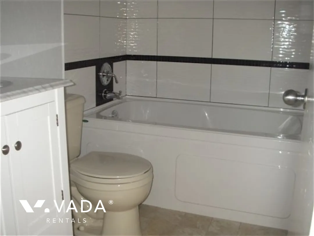 Laurel Court in Fairview - 1 Bedroom Townhouse For Rent in Vancouver at 37 - 870 West 7th Avenue, Vancouver, BC