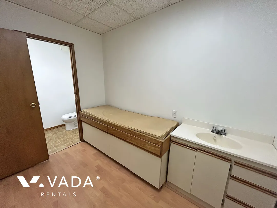 Central Lonsdale - Commercial Space For Lease in Medical Building at 204 - 135 East 15th Street, North Vancouver, BC, Canada