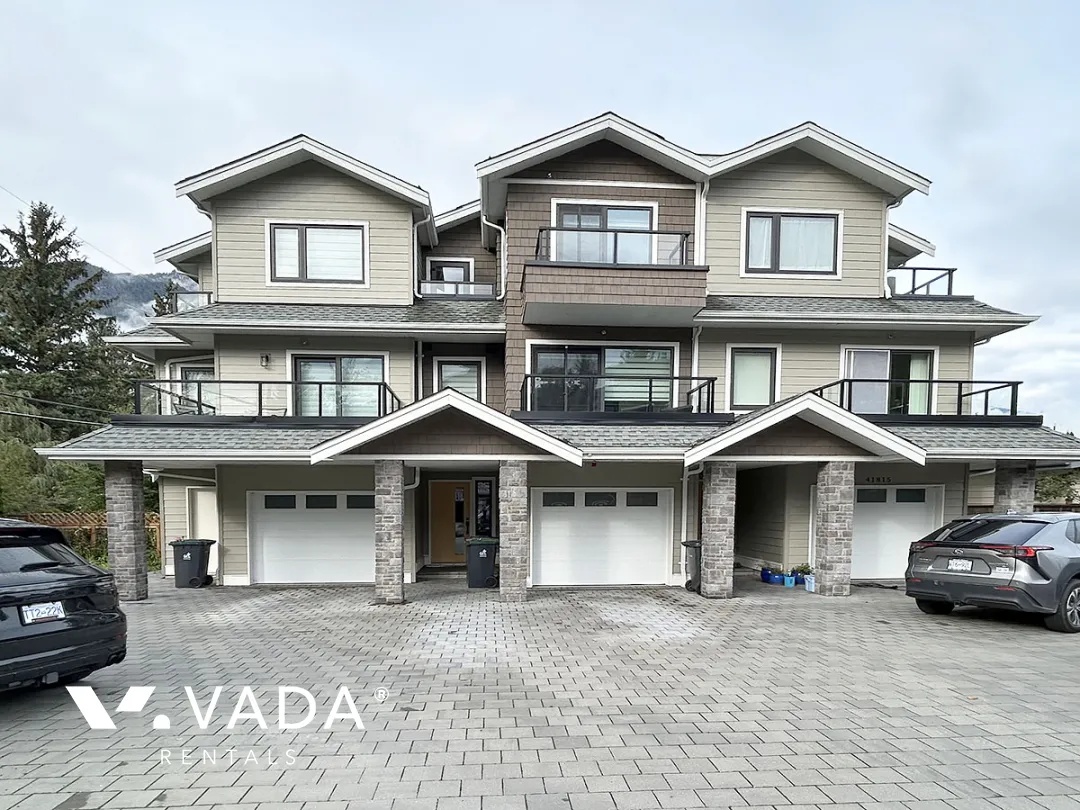 Brackendale - 3 Bedroom Townhouse For Rent in Squamish at 41813 Hope Road, Squamish, BC, V0N 1H0