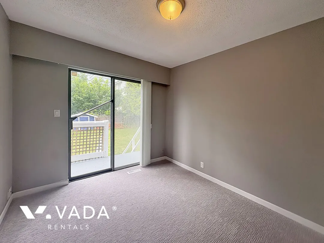 Burquitlam - 5 Bedroom Duplex For Rent in Coquitlam at 521A Ebert Avenue, Coquitlam, BC, V3J 2L1