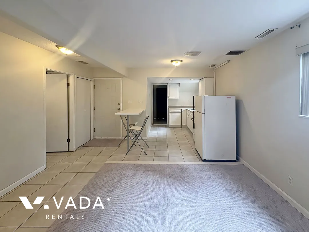 Burquitlam - 5 Bedroom Duplex For Rent in Coquitlam at 521A Ebert Avenue, Coquitlam, BC, V3J 2L1