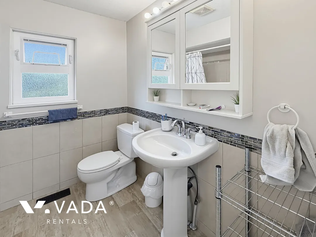 Steveston - 3 Bedroom House (Upper Level) For Rent in Richmond at 3380 Springthorne Crescent, Richmond, BC, V7E 1Z7