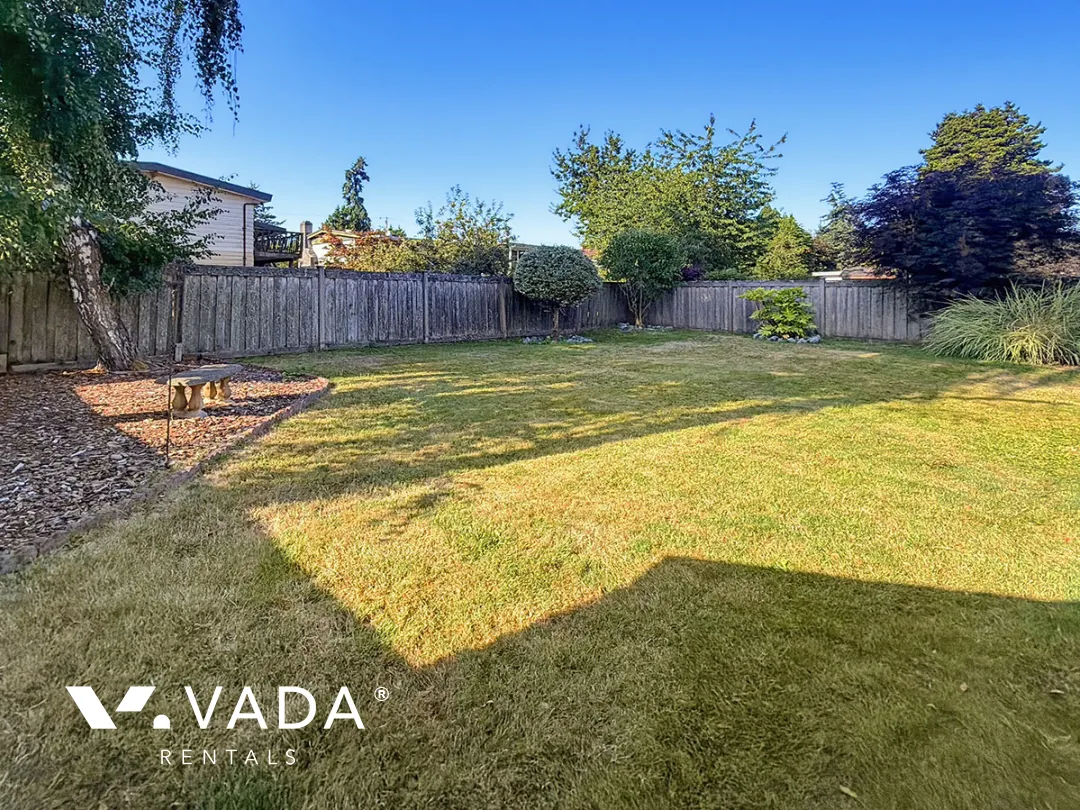 Steveston - 3 Bedroom House (Upper Level) For Rent in Richmond at 3380 Springthorne Crescent, Richmond, BC, V7E 1Z7