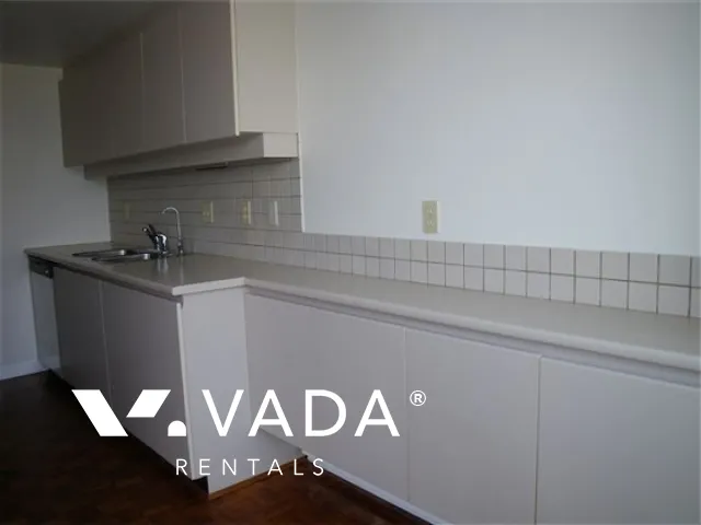 Emerald West in Downtown - 3 Bedroom Apartment For Rent in Vancouver at 2601 - 717 Jervis Street, Vancouver, BC