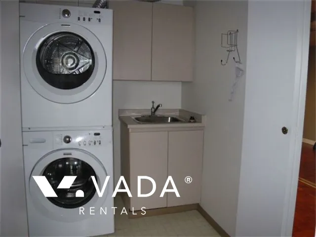 Emerald West in Downtown - 3 Bedroom Apartment For Rent in Vancouver at 2601 - 717 Jervis Street, Vancouver, BC