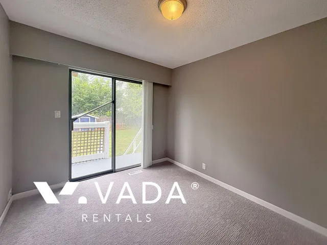Burquitlam - 5 Bedroom Duplex For Rent in Coquitlam at 521A Ebert Avenue, Coquitlam, BC, V3J 2L1