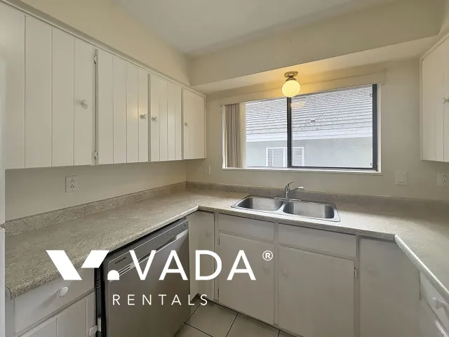 Burquitlam - 5 Bedroom Duplex For Rent in Coquitlam at 521A Ebert Avenue, Coquitlam, BC, V3J 2L1