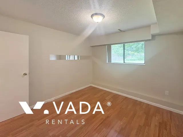 Burquitlam - 5 Bedroom Duplex For Rent in Coquitlam at 521A Ebert Avenue, Coquitlam, BC, V3J 2L1
