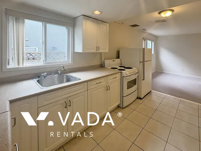 Burquitlam - 5 Bedroom Duplex For Rent in Coquitlam at 521A Ebert Avenue, Coquitlam, BC, V3J 2L1